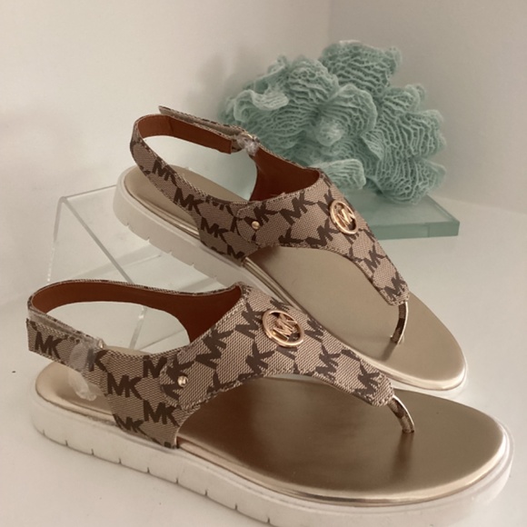 NWT MICHAEL KORS THONG SANDALS SHOES LOGO PLAQUE MONOGRAM BROWN/TAN 6.5 EUR 37 - Picture 3 of 12